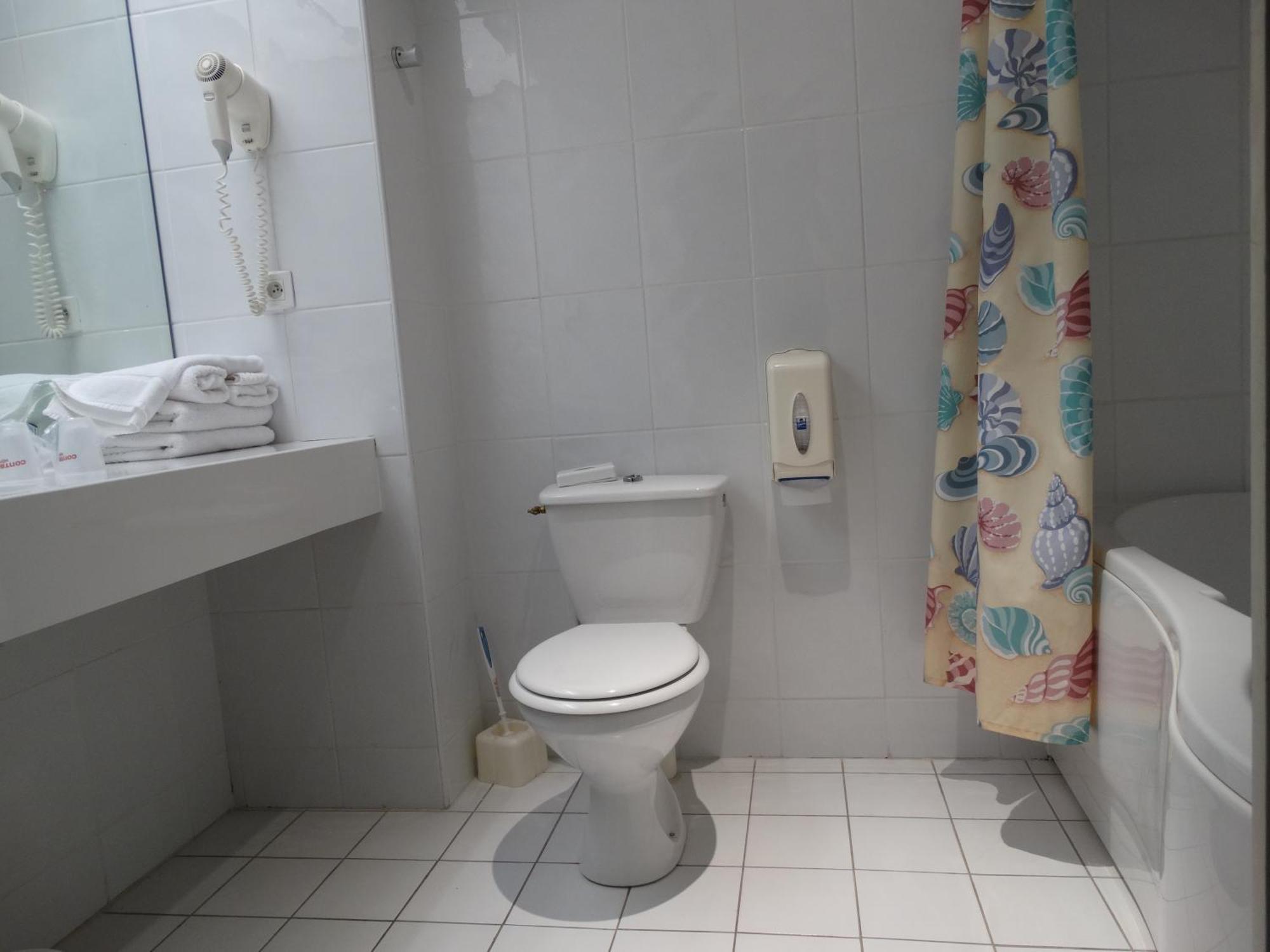 Logis Hotel Du Pont Neuf Le Veurdre Eksteriør billede