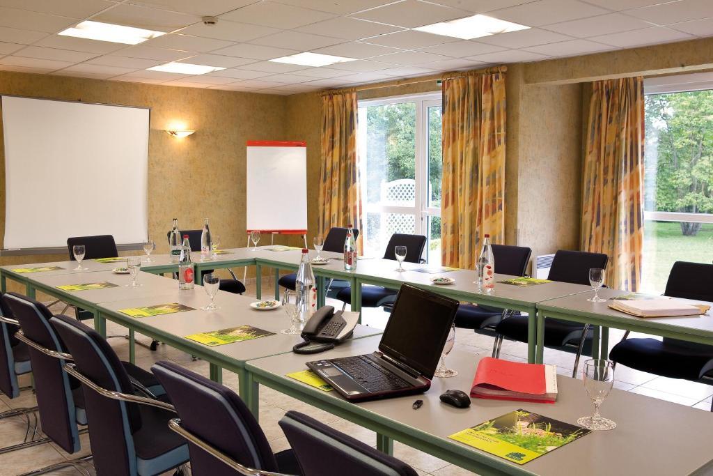 Logis Hotel Du Pont Neuf Le Veurdre Eksteriør billede