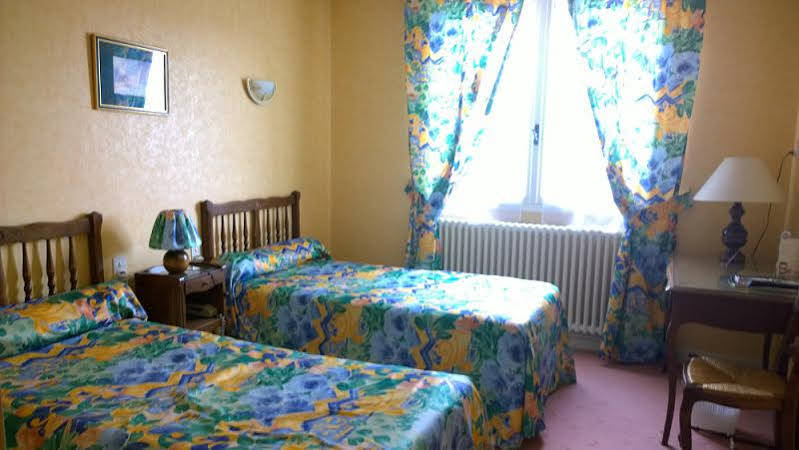 Logis Hotel Du Pont Neuf Le Veurdre Eksteriør billede