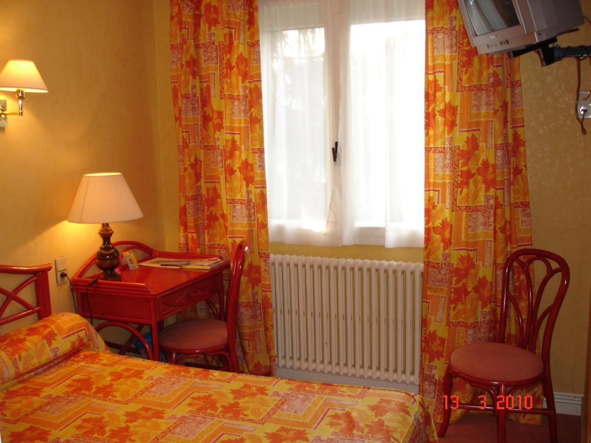 Logis Hotel Du Pont Neuf Le Veurdre Eksteriør billede